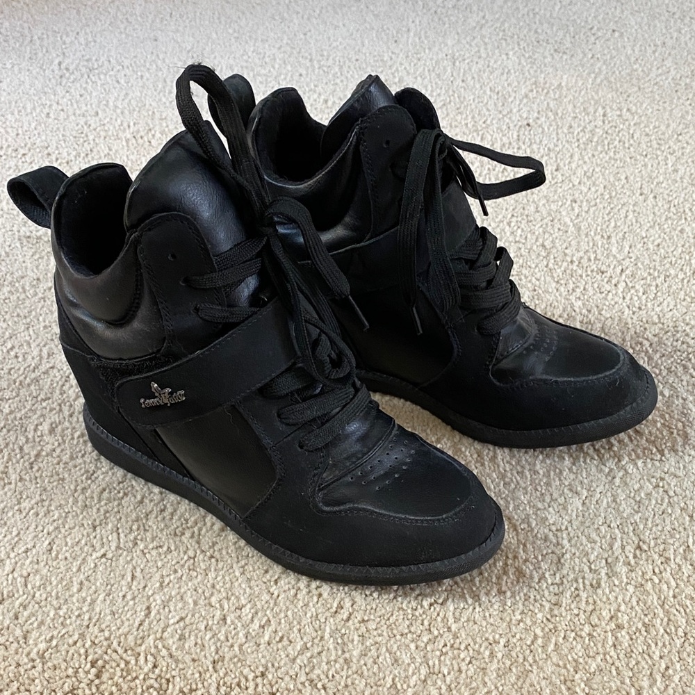 Trendy Black Women's Sneakers